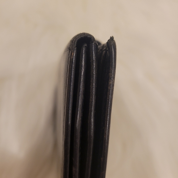 Gucci Bi-Fold Wallet with Snap Closure - Picture 6 of 12